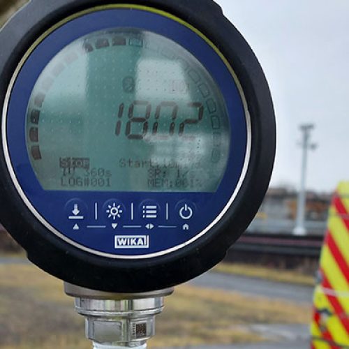wika-cpg1500-digital-pressure-gauge-on-site-3